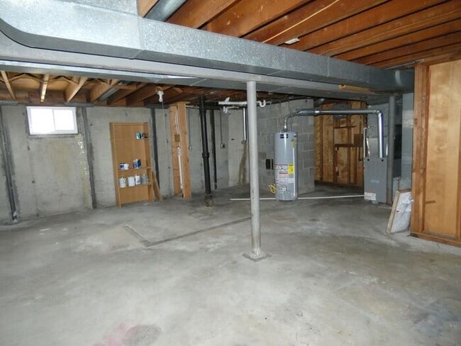 Building Photo - Beautiful Home In North Kansas City School...