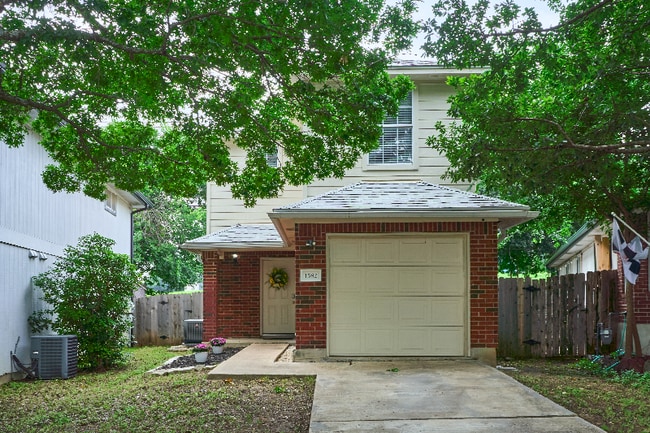 Building Photo - 1582 Parkfield Cir