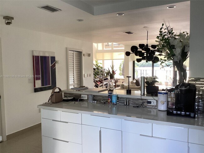 Building Photo - 460 Poinciana Island Dr