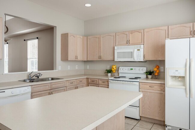 Building Photo - 3570 Four Oaks Blvd