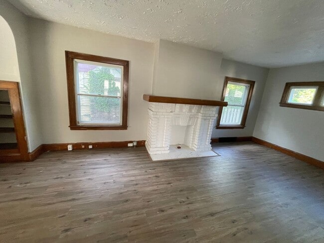 Building Photo - SECTION 8 and EDEN ACCEPTED!! Newly Renovated 4BR Home with Tons of Space!