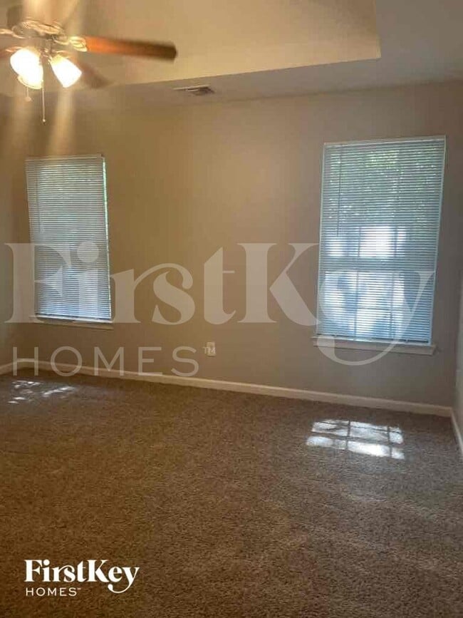 Building Photo - 1119 Oak Hollow Ct