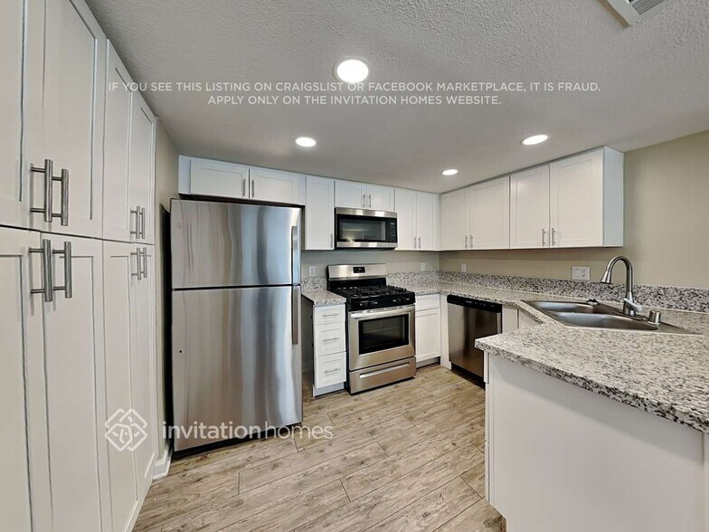 Building Photo - 1420 Pacific Terrace Dr