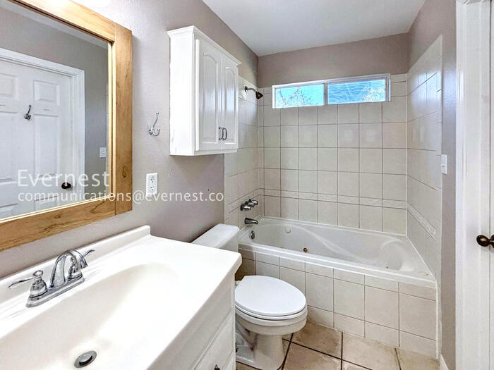 Building Photo - 208 Panther Path