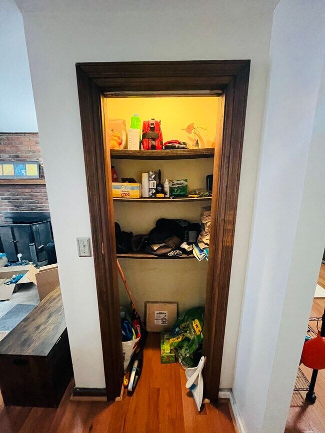 Building Photo - 366 Hamilton St