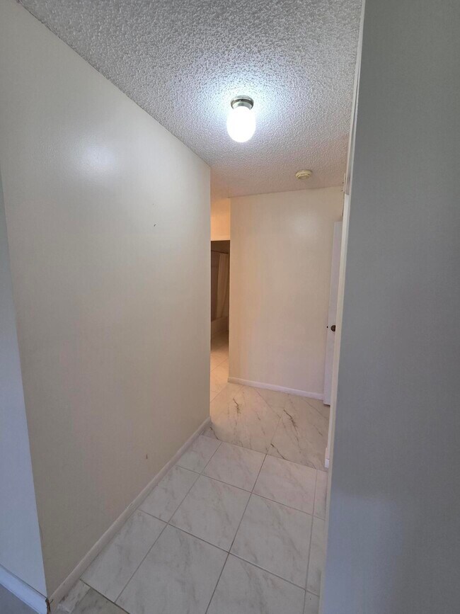 Building Photo - 9187 Norte Lago