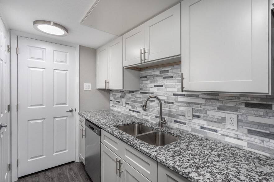 Building Photo - Parkside Arlington