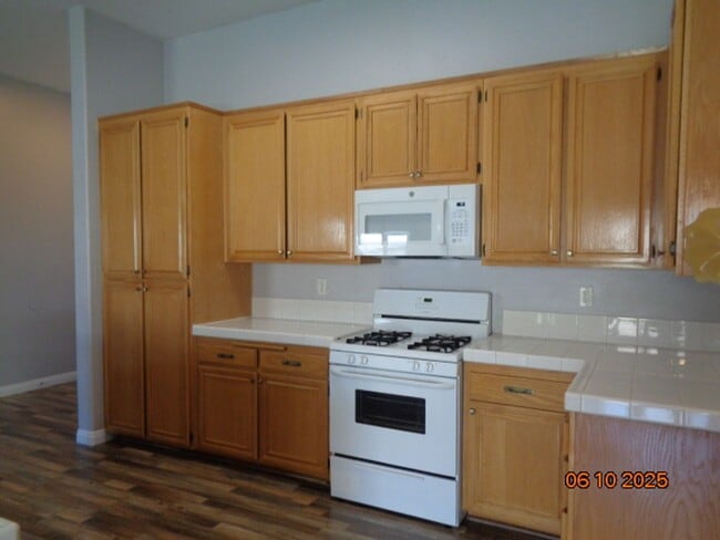 Building Photo - Lovely Rosamond Single Story