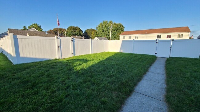 Building Photo - 133 Phenix Ave