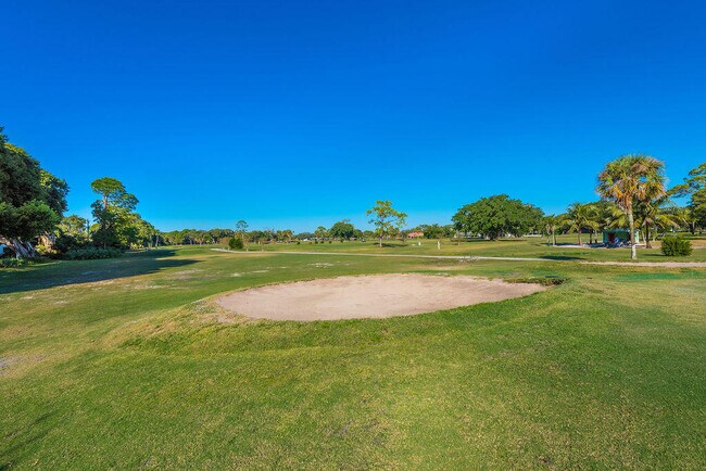 Building Photo - 4143 Palm Forest Dr N