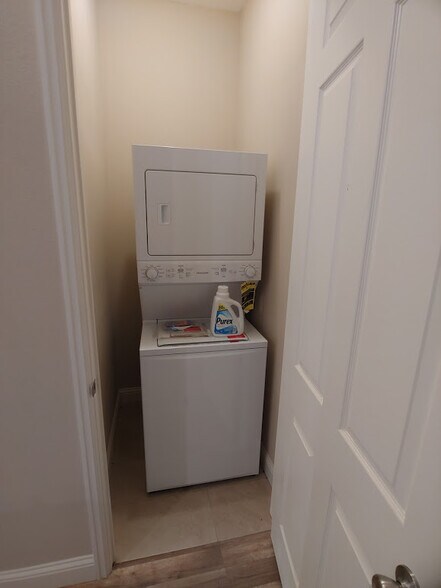 Building Photo - 4926 Weeping Willow Rd