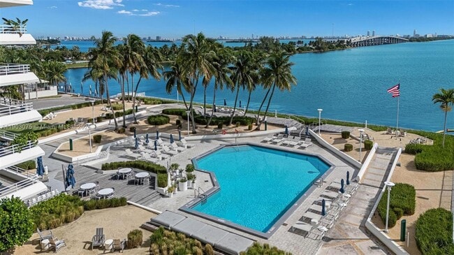 Building Photo - 555 NE 34th St