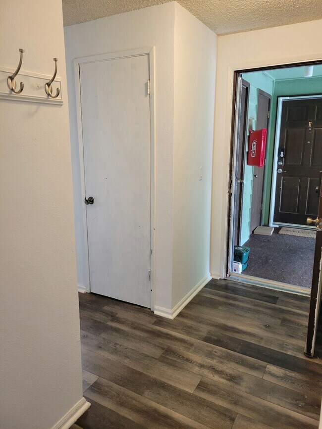 Building Photo - 318 S 174th Pl