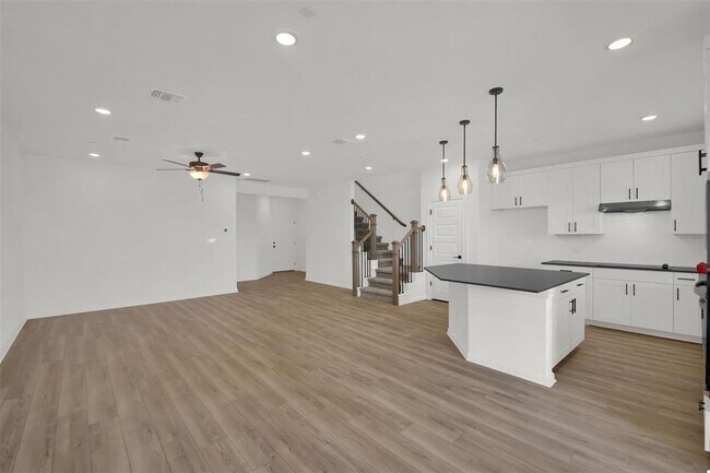 Building Photo - 2725 Woodall Dr