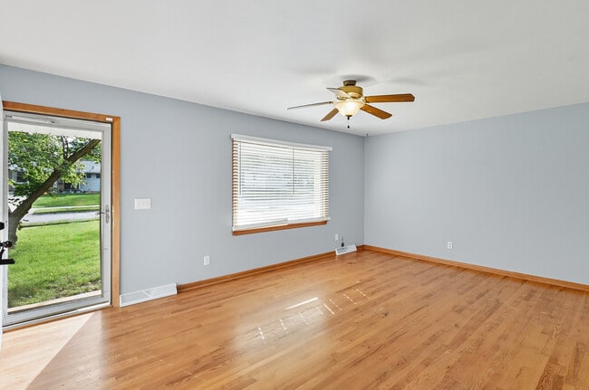 Building Photo - 2710 S 48th Ave