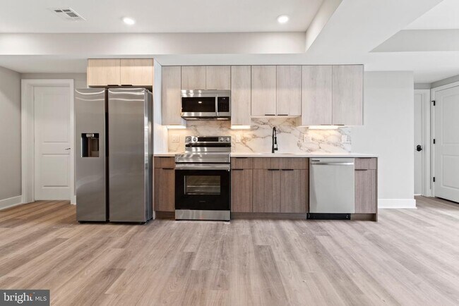 Building Photo - 520 N 37th St