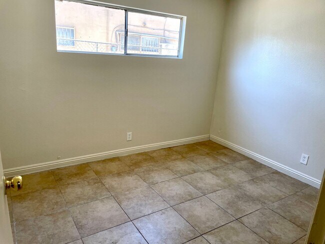 Building Photo - 3351 Brussels St