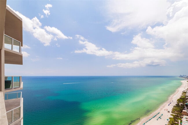 Building Photo - 16699 Collins Ave