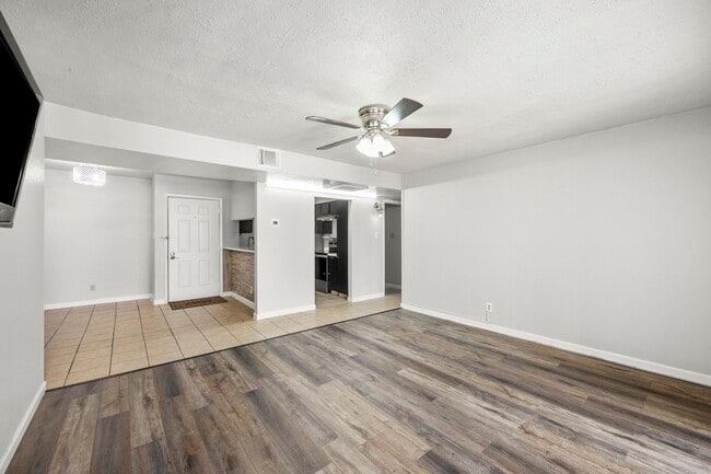 Building Photo - 206 Plaza Verde Dr