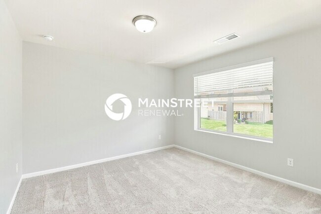 Building Photo - 4 Bedroom Pet-Friendly Home in Charlotte, NC with Main Street Renewal