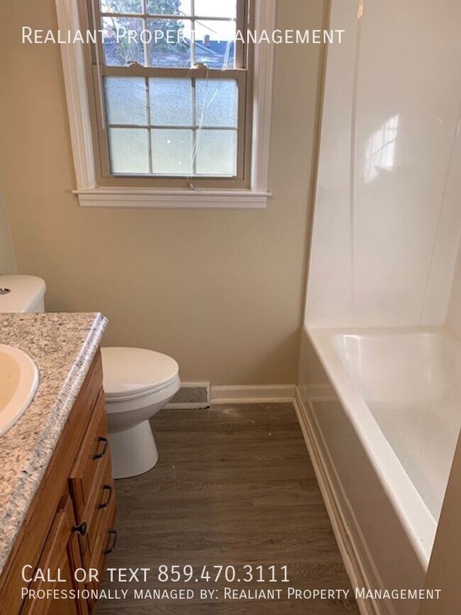 Building Photo - 508 Hickory Hill Dr