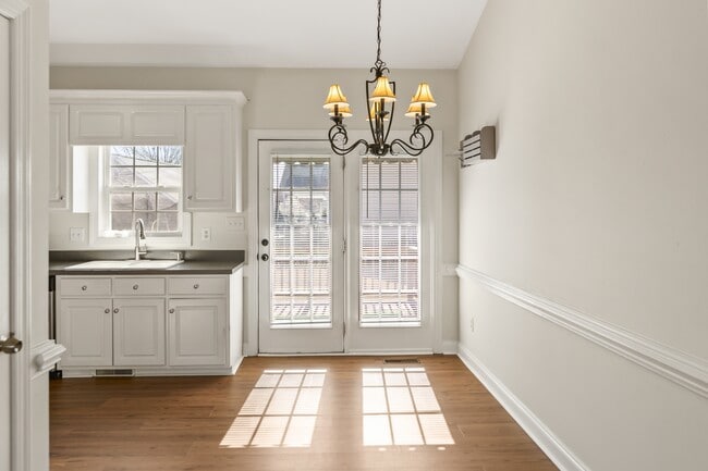 Building Photo - 726 Addington Dr