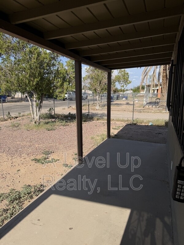 Building Photo - 2304 E Monterey Vista