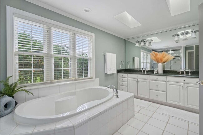 Building Photo - Charming Raleigh Retreat: 4-Bedroom Haven ...
