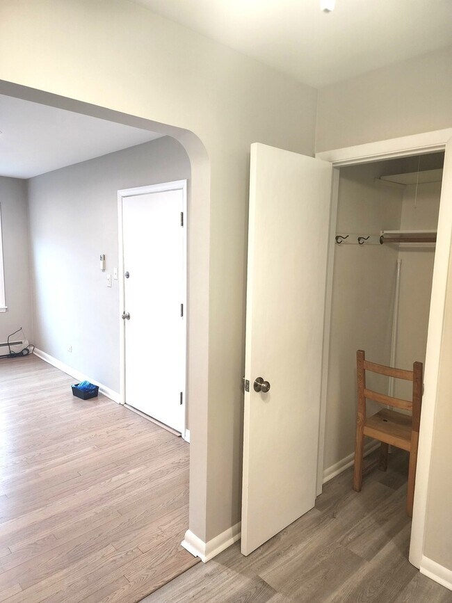 Building Photo - 5910 W Gunnison St