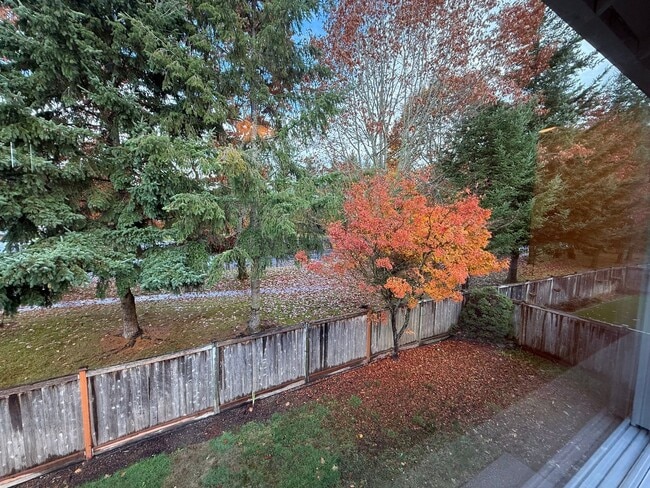 Building Photo - 3 Bedroom DuPont Home for Rent