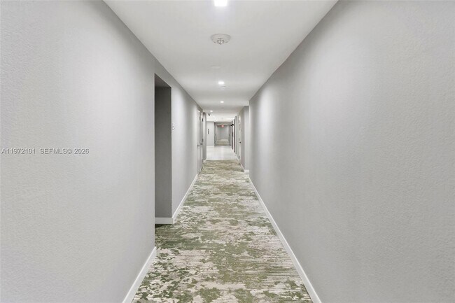 Building Photo - 2555 Collins Ave