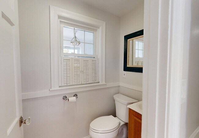 Building Photo - 33 Jackson Rd