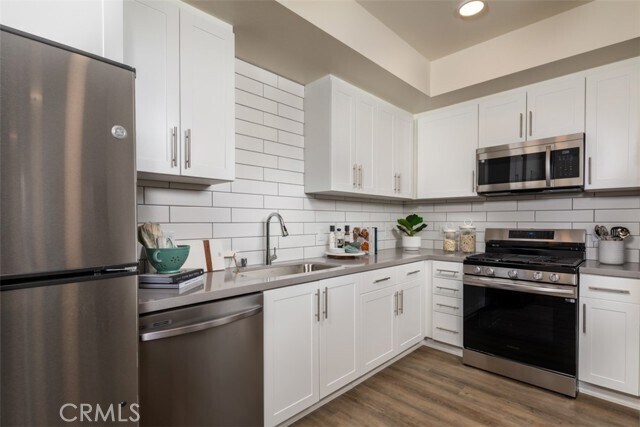 Building Photo - 39261 Delhaven St
