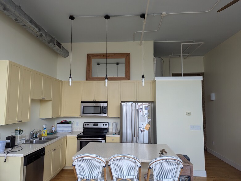 Fully Equipped Kitchen - 600 Broadway Ave NW