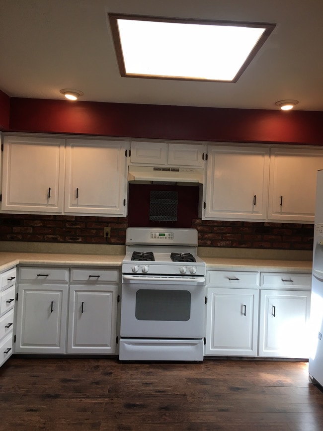 Building Photo - 12381 Sunset Ave