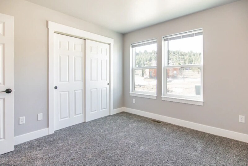 Building Photo - 2296 Deerfield Ln