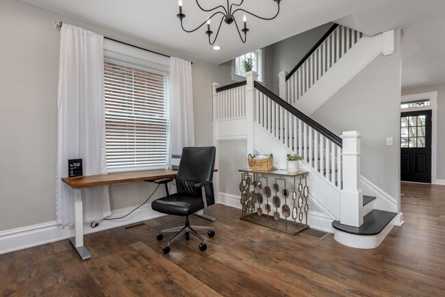 Building Photo - 608 N Front St