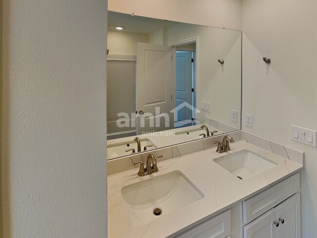 Building Photo - 5981 Sycamore Pl St