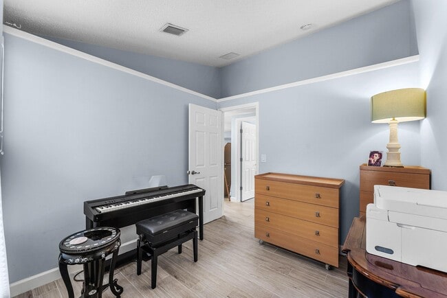 Building Photo - 559 NW 38th Terrace
