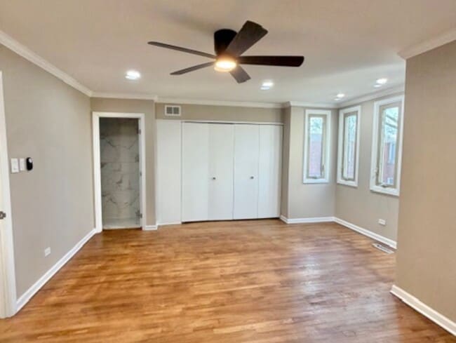 Building Photo - 2817 S Michigan Ave