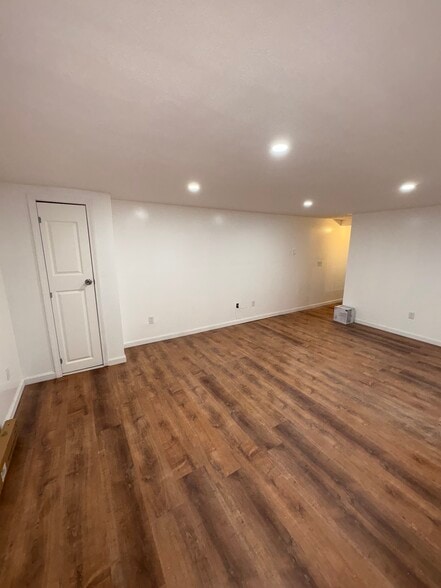 Building Photo - 209 South Dr