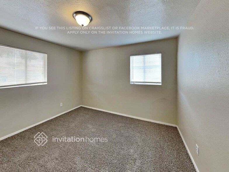 Building Photo - 2944 W Solano Dr N