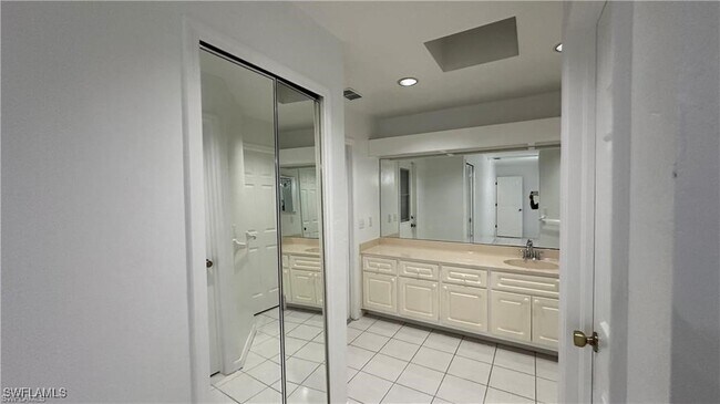 Building Photo - 701 Arianne Ct