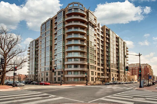 Building Photo - 811 4th St NW