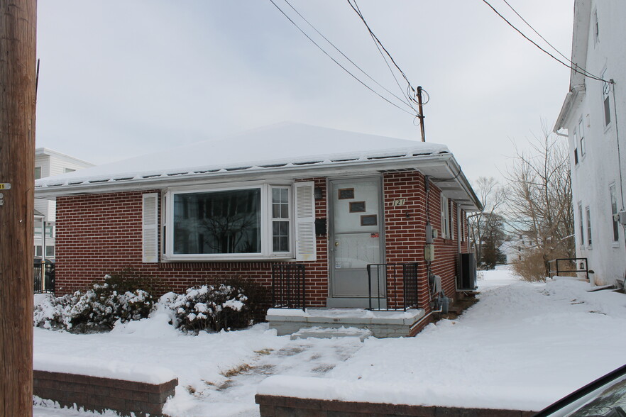 Building Photo - 121 S Main St