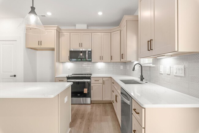 Building Photo - Bright & Modern New Construction Townhome