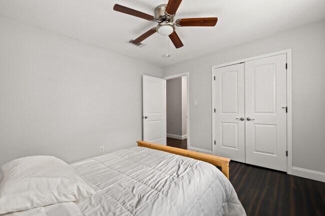 Building Photo - 2114 Briargreen Dr