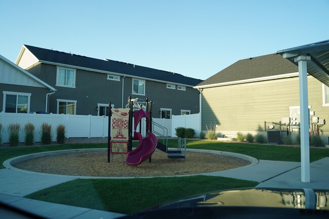 Building Photo - 528 Fox Chase Dr