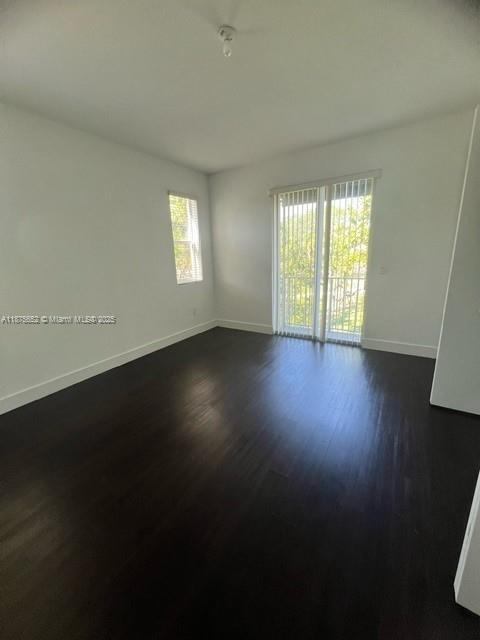 Building Photo - 440 NE 35th Ct