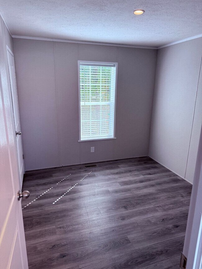 Building Photo - Lot 12